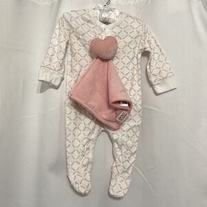 DKNY Jeans White Footie Pajama w/ Pink Logo Heart Blanket 3-6 Month Hanger NWT